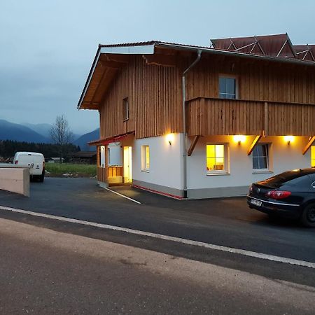Gaestehaus Am Hahnenkamm Reutte Exterior photo