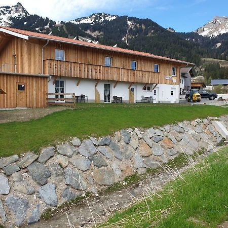 Gaestehaus Am Hahnenkamm Reutte Exterior photo